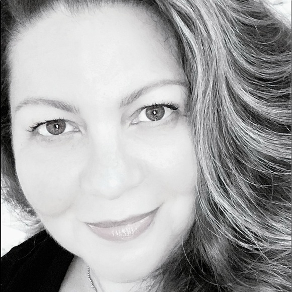 Meet your Posher, Hilda - Picture 1 of 1